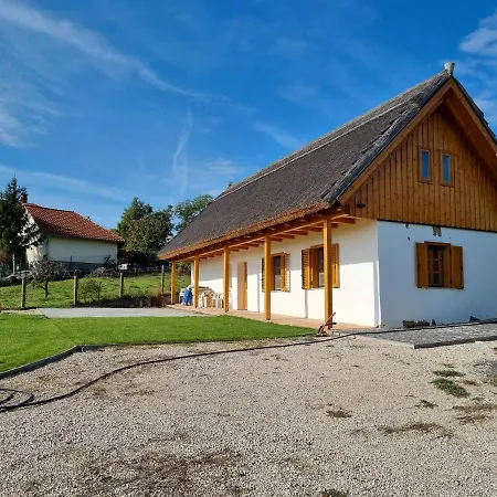 Akacfa Vendeghaz Holiday home Pakozd