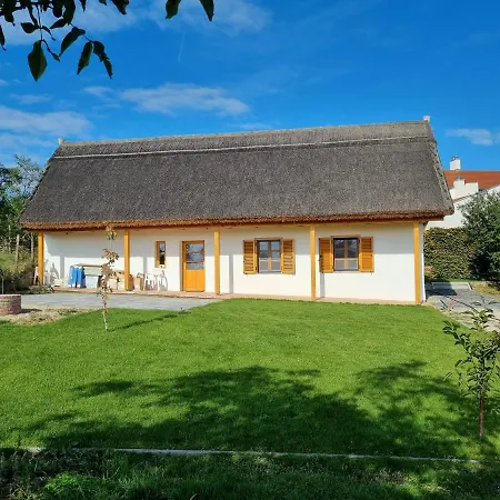 Akacfa Vendeghaz Holiday home Pakozd