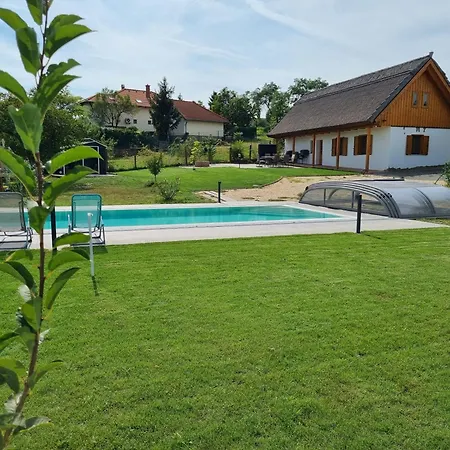 Akacfa Vendeghaz Tatil Evi