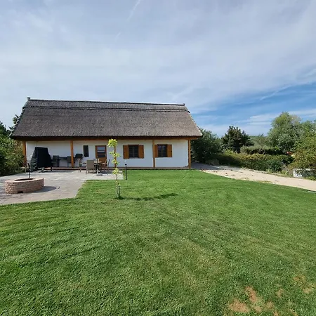 Akacfa Vendeghaz Holiday home Pakozd