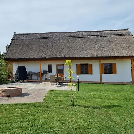 Parasztház Kilátással Pákozd